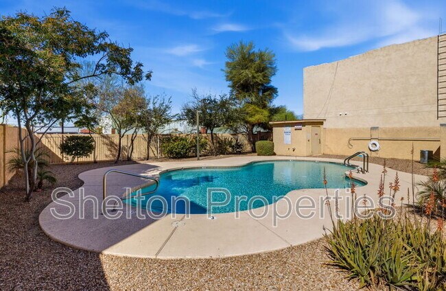 Foto del edificio - 15818 N 25th St