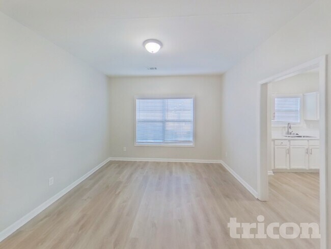 Building Photo - 383 Oakhaven Way