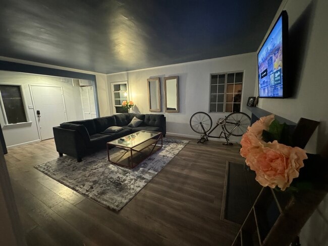 living room - 1315 Grant St