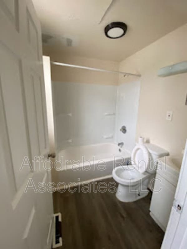 Building Photo - 1425 S 11th St