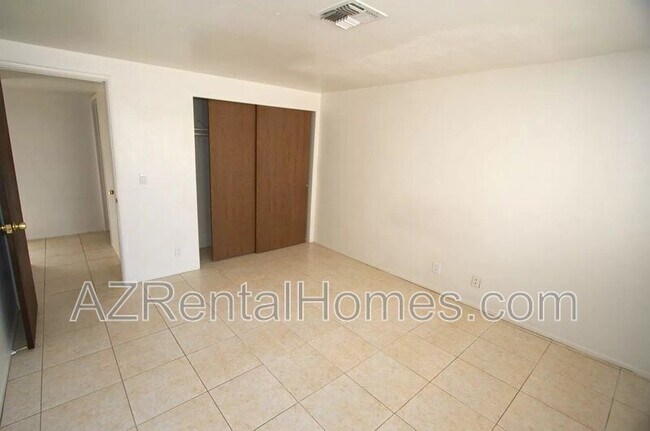 Foto del edificio - 827 W 13th St