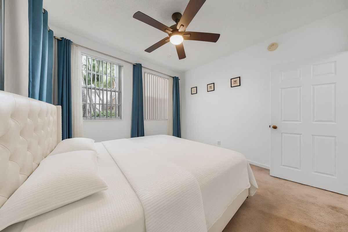 Foto principal - 3245 NE 184th St