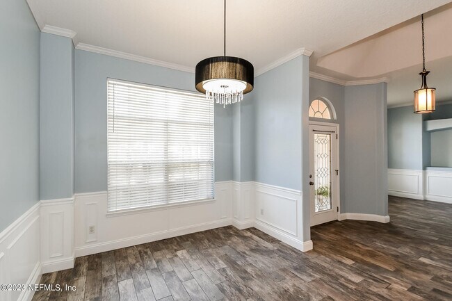 Building Photo - 604 S Indigo Terrace