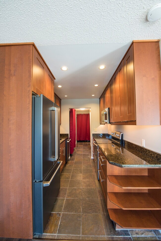 Foto del edificio - 2562 Thorndyke Ave W