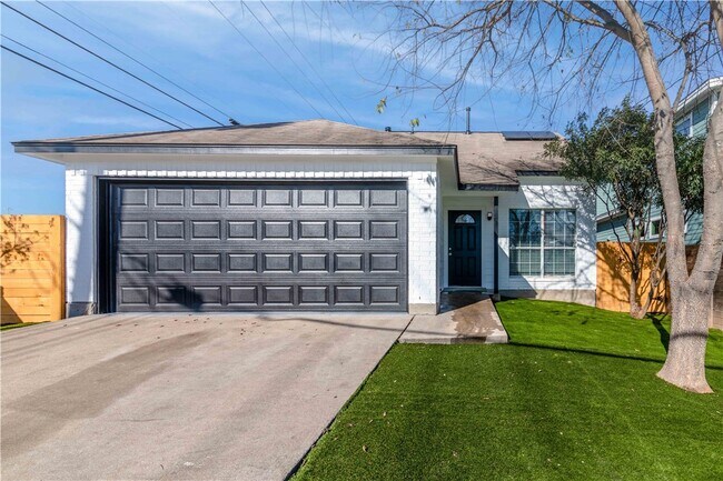 Foto del edificio - 6900 Bennett Ave