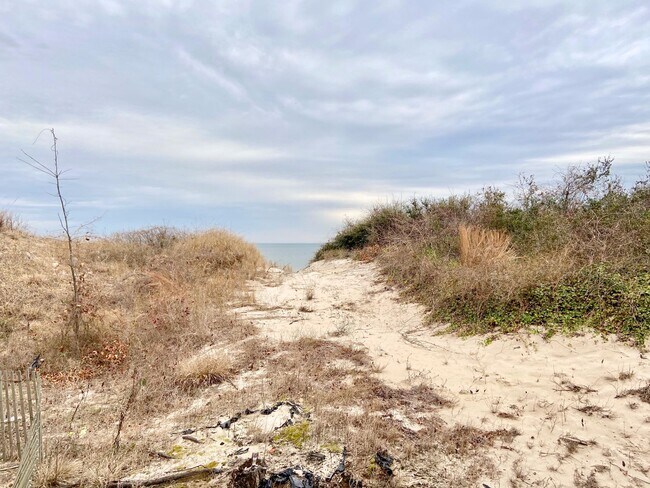 Foto del edificio - Chicks Beach Living! 3BR/2.5BA - Attached Garage, Private Cul-de-sac- Minutes to the BAY!