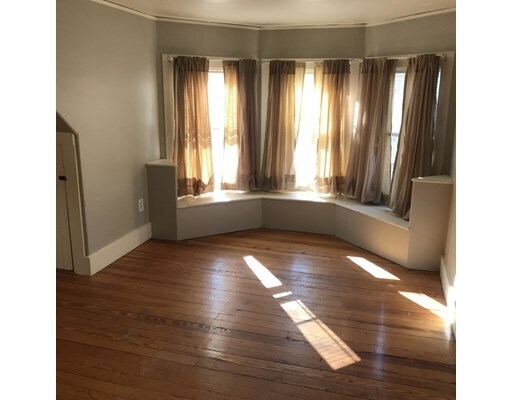 Foto del edificio - 102 Pond St