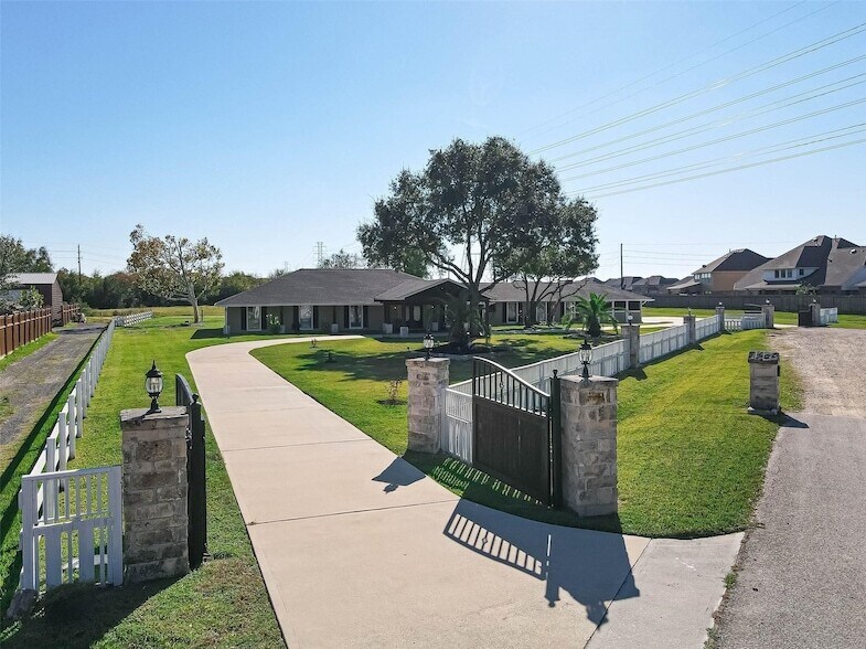 Primary Photo - 26611 Meadow Ln