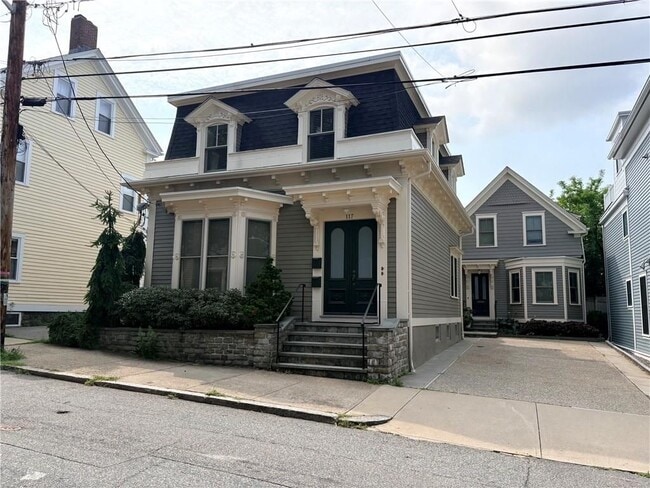 Building Photo - 117 Sheldon St