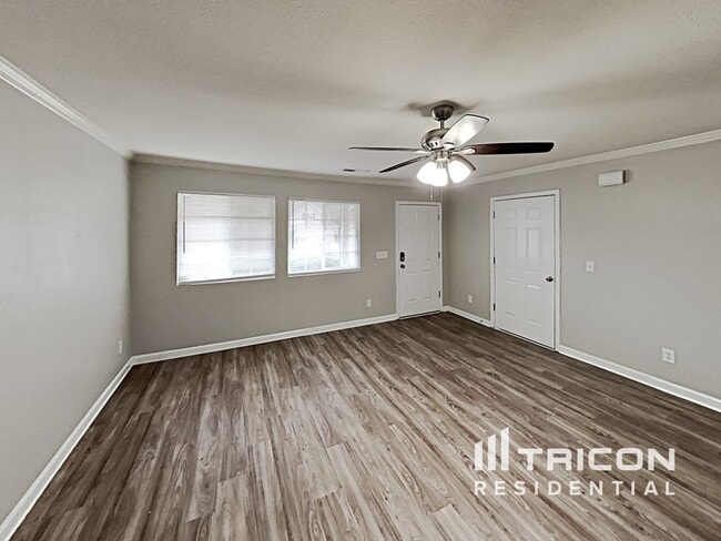 Building Photo - 306 Walnut Crossing Dr