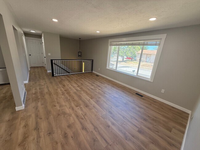Foto del edificio - 992 Sunburn Lane 11575 S