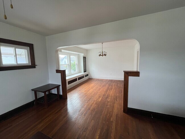 Building Photo - 2132 Clarence Ave