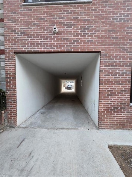 Building Photo - 526 56th St