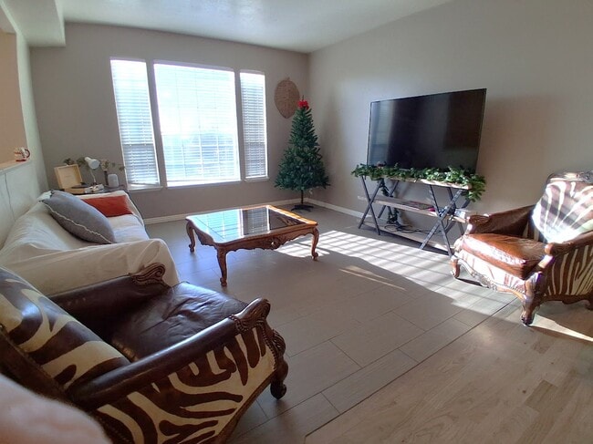 Foto del edificio - 609 N Seven Peaks Blvd