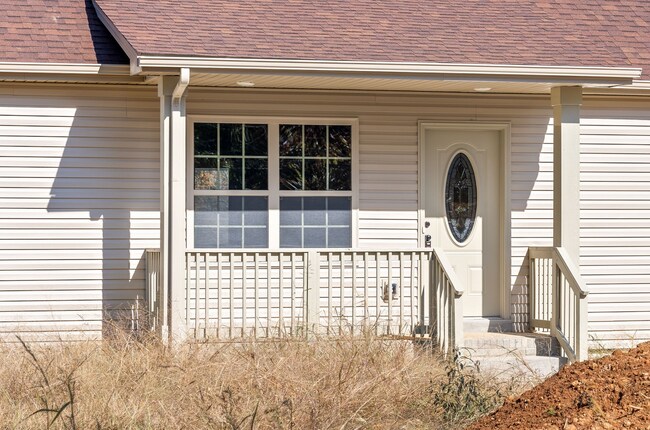 Foto del edificio - Beautiful Home For Rent in Country Like Setting!