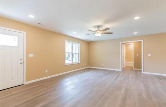 Building Photo - 371 Meadow View Dr