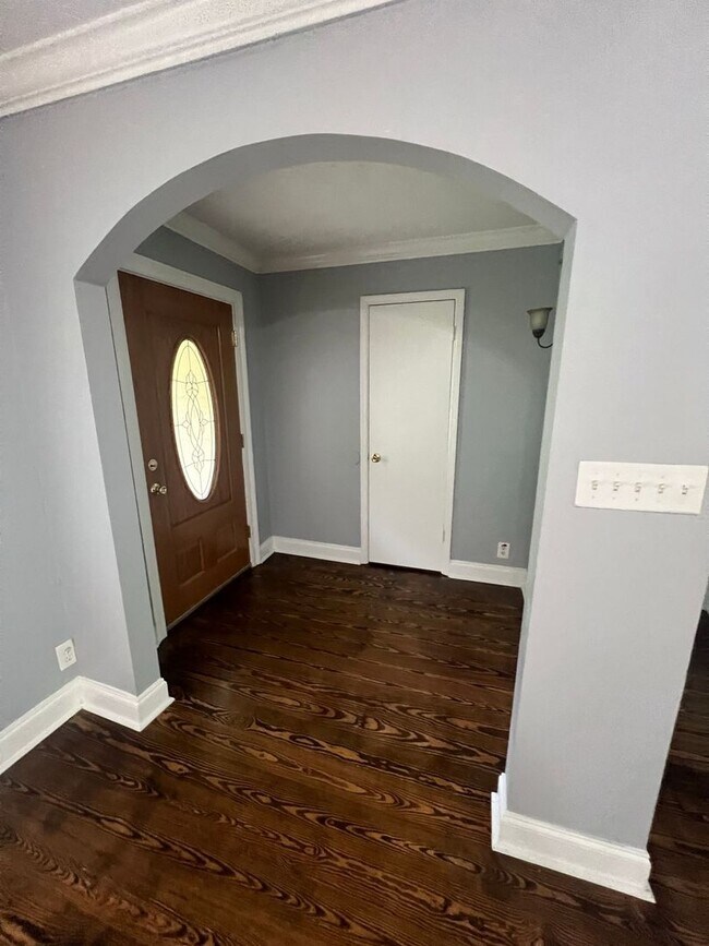 Building Photo - Huge 5 bedroom home in Lawrenceville NOW R...