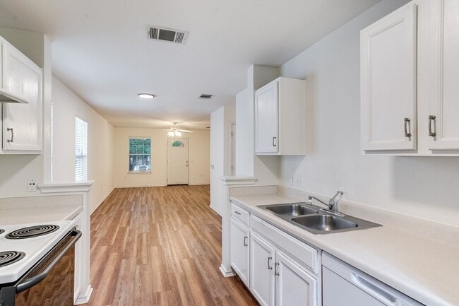 Building Photo - 1505 Strickland Dr