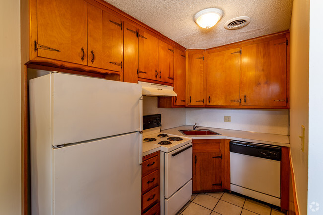 1BR / 1BA - 503 SF - De Ville Apartments