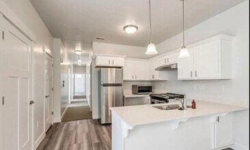 Building Photo - 532 N 360 W