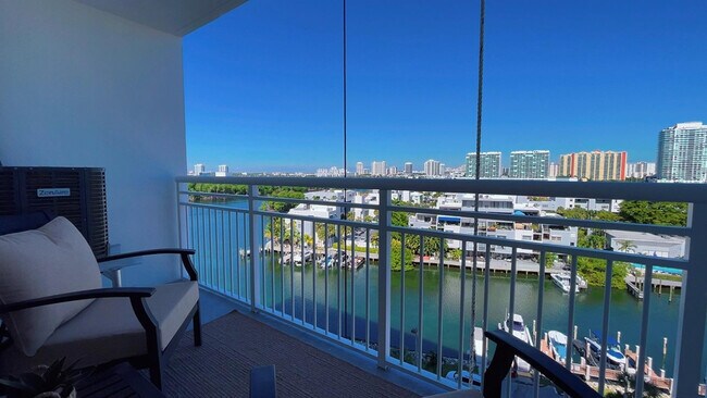 Foto del edificio - 400 Kings Point Dr