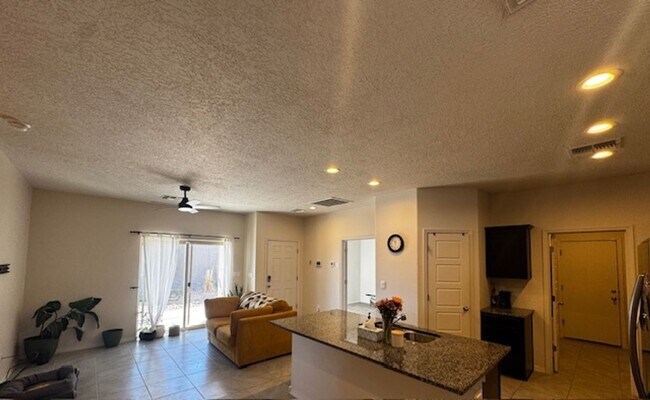 Foto del edificio - Newer 3 Bed / 2 Bath Home (Built 2024) in Los Lunas