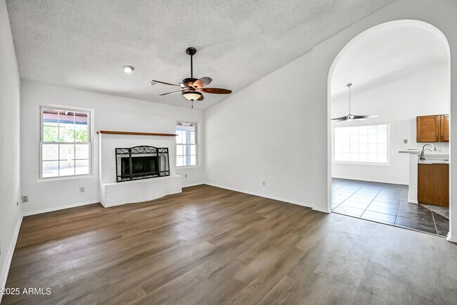 Building Photo - 324 S Rita Ln