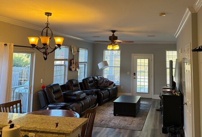 Foto del edificio - 502 Myers Park Ln