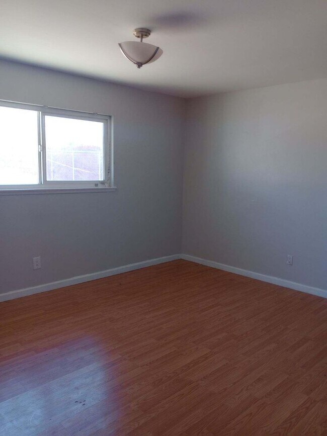Foto del edificio - Three Bedroom on Armory