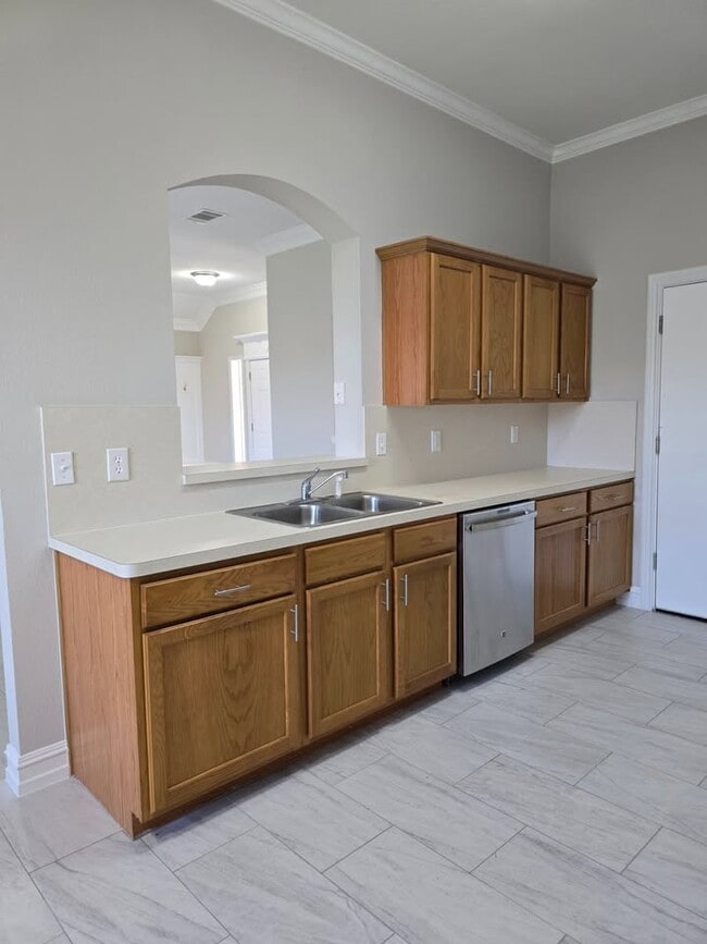 Building Photo - 613 Countryside Dr