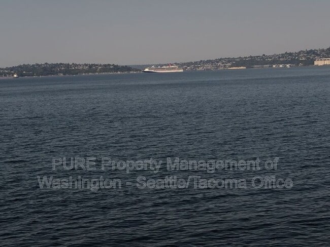 Building Photo - 3055 Alki Ave SW