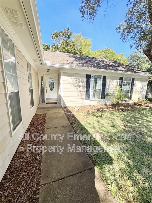 Building Photo - 1126 Bay Ct