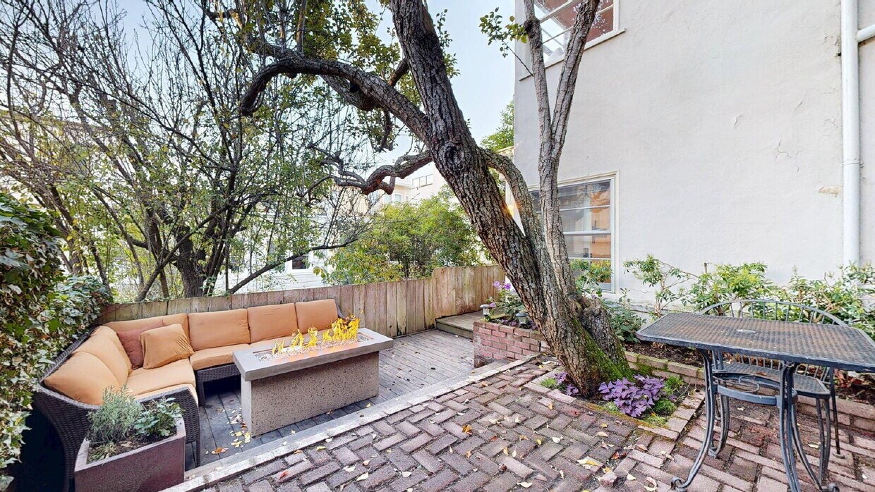 Foto principal - Beautifully Updated Flat with Gourmet Kitchen & Private Outdoor Retreat