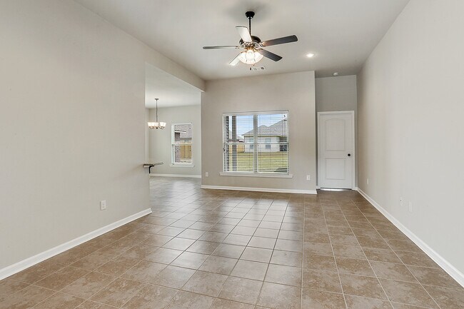 Building Photo - 18322 Sunset Park Dr