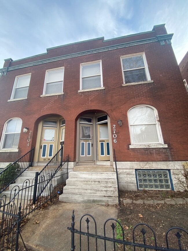 Building Photo - 2704 Arsenal St