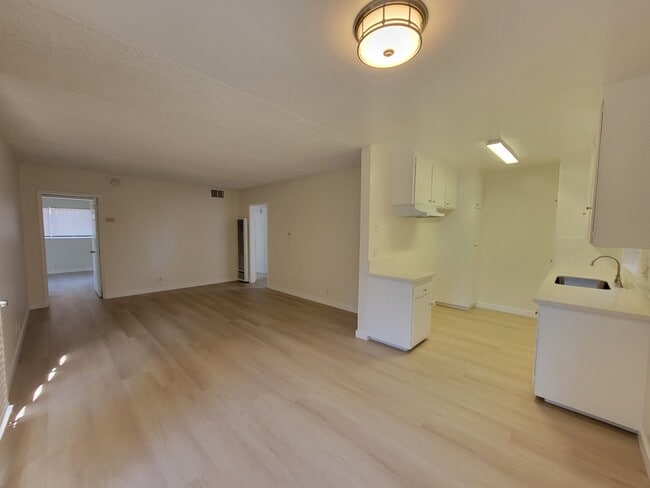 Photo - 13531 Wyandotte St (Los Angeles, CA) Apartment