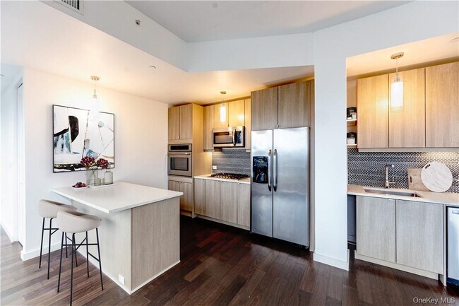 Foto del edificio - 250 Central Park Ave