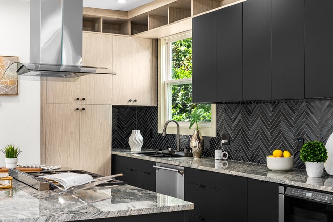 Foto del edificio - 335 Eureka Dr NE