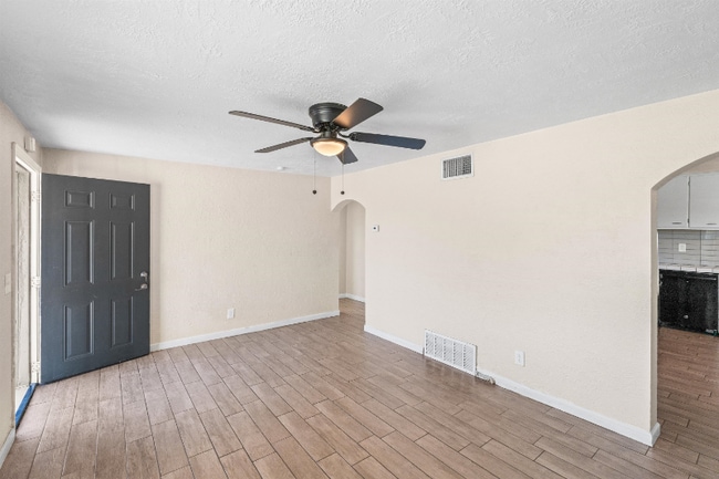 Foto del edificio - 3833 N Tyndall Ave