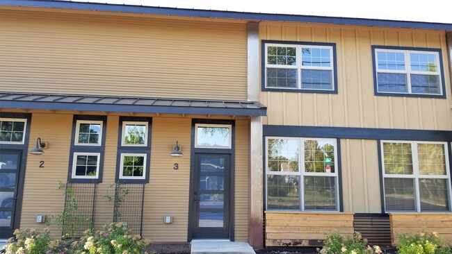 Building Photo - 738 W Antler Ave