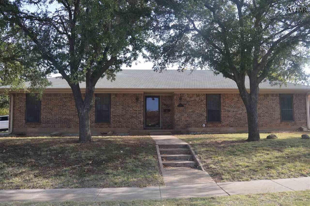 Foto principal - 2401 N Leighton Cir