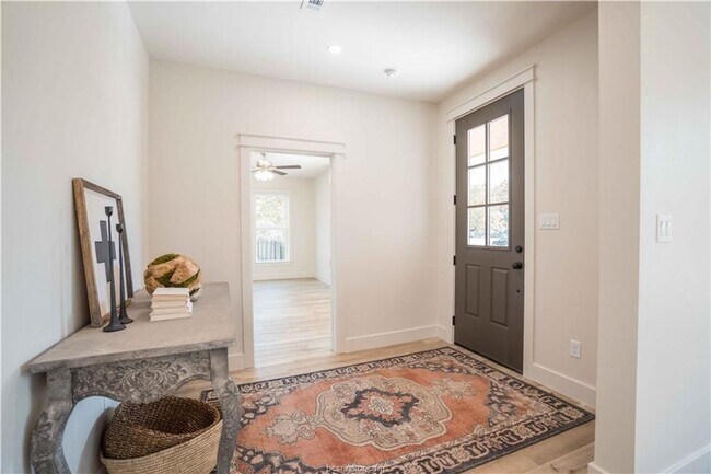 Building Photo - AUGUST 2025 PRE-LEASE!! Stunning Remodeled...