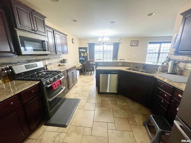 Foto del edificio - 7125 North Thomas Davis Drive