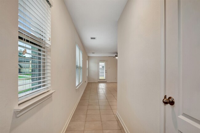 Foto del edificio - 9403 Castillo Ct