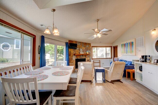Foto del edificio - OFF SEASON RENTAL Topsail Island Furnished...