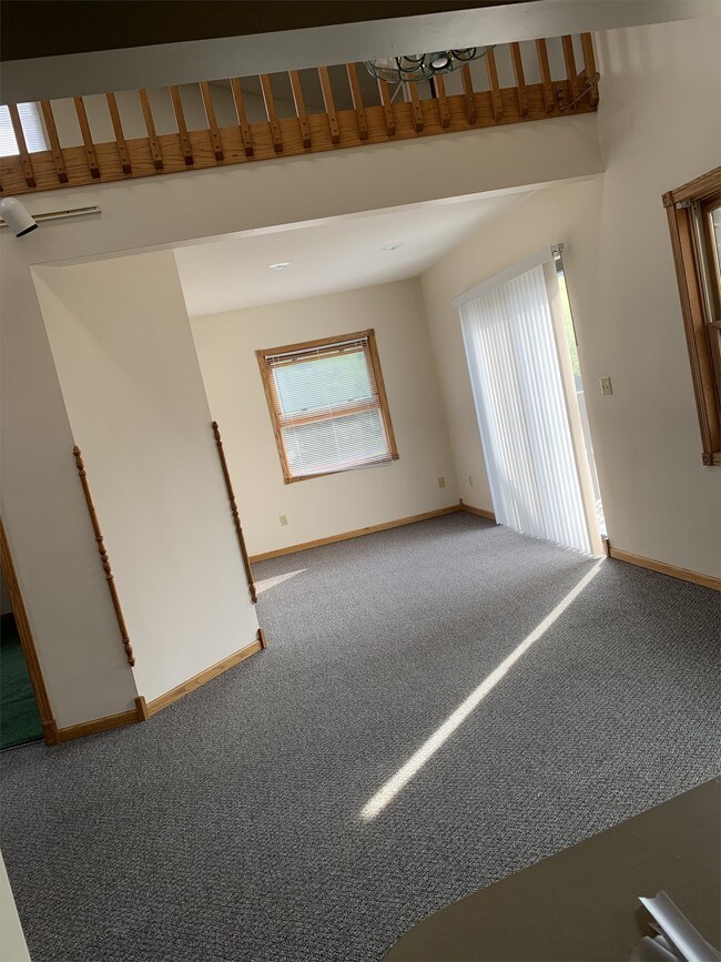 Building Photo - 2725 Pleasant View Dr