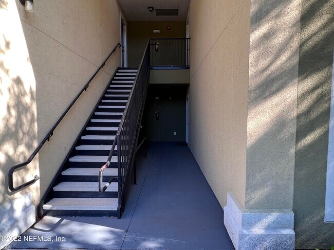 Foto del edificio - 3711 Kirkpatrick Cir