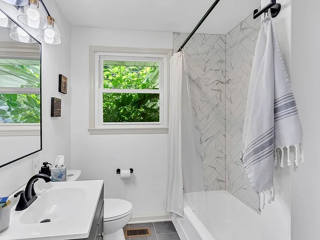 Foto del edificio - 457 Ewing Ln