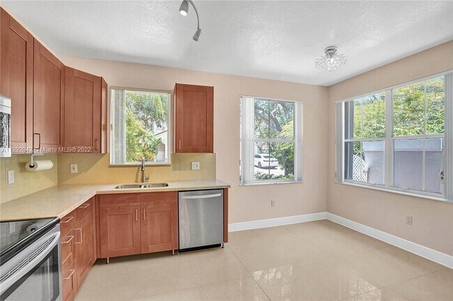 1565 Yellowheart Way photo'