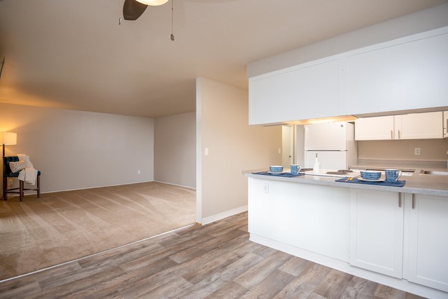 Coho Run Apartments | Two Bedroom | Dining Room - Aspire Gresham